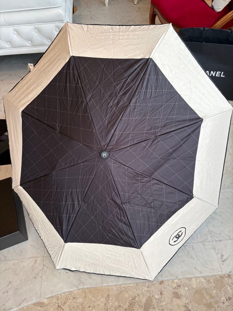 シャネル♡ノベルティ　バイカラー 折り畳み傘 雨天兼用
