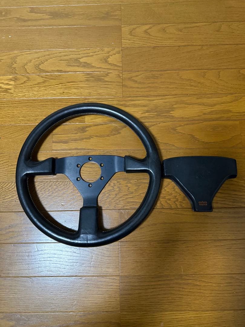 momo cobra モモ　コブラ　ステアリング