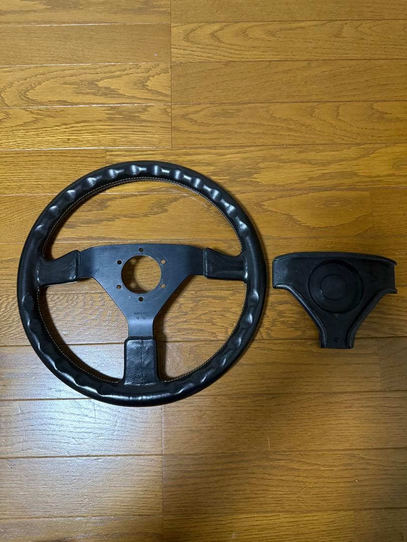 momo cobra モモ　コブラ　ステアリング