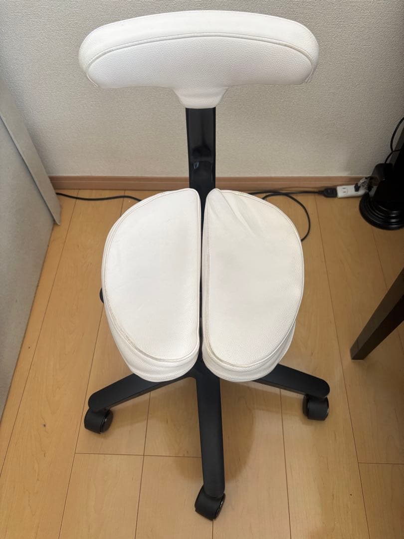 アーユルチェア骨盤矯正　キャスター付き　ブラック