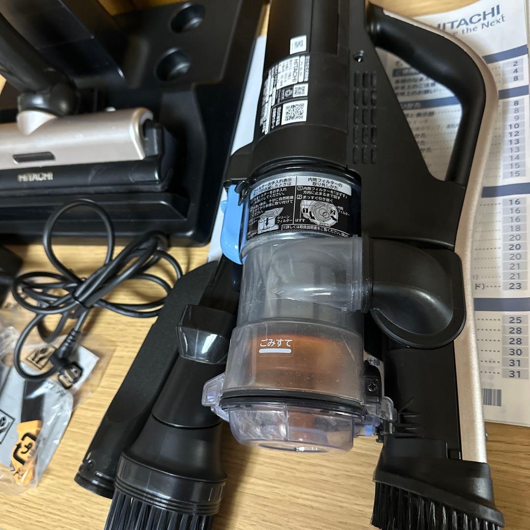 日立LEDライト付きコードレスクリーナー /ラクかるスティック　2022年製