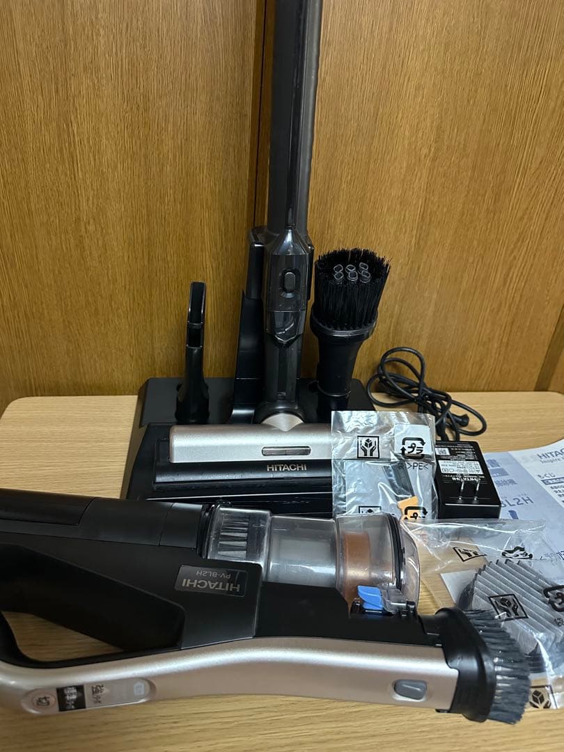 日立LEDライト付きコードレスクリーナー /ラクかるスティック　2022年製