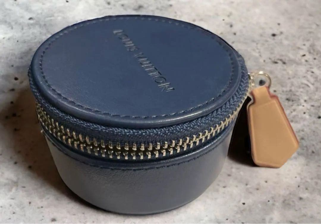 美品　LOUIS VUITTON イヤホンケース　アクセサリーやケースにも