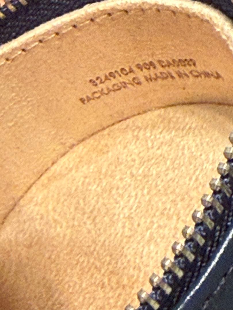 美品　LOUIS VUITTON イヤホンケース　アクセサリーやケースにも