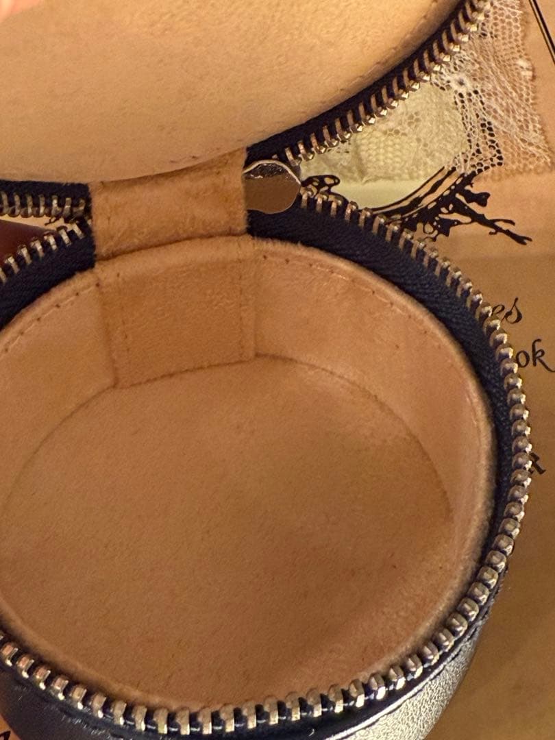 美品　LOUIS VUITTON イヤホンケース　アクセサリーやケースにも