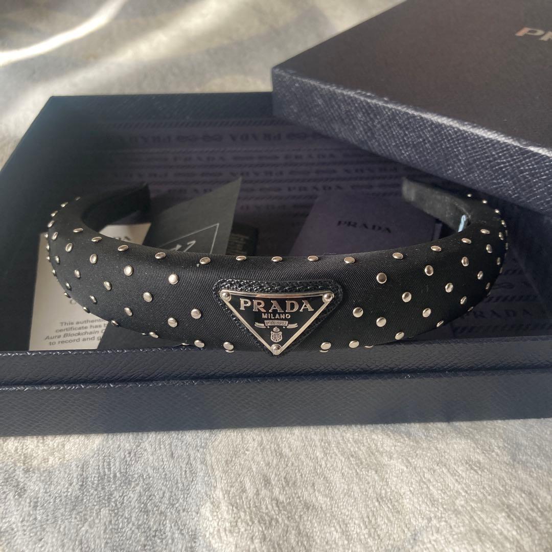 PRADAカチューシャ