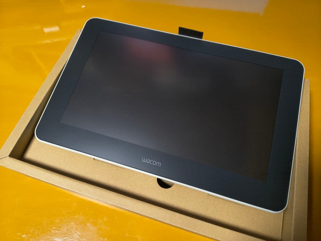 液晶タブレット　Wacom One　DTC133