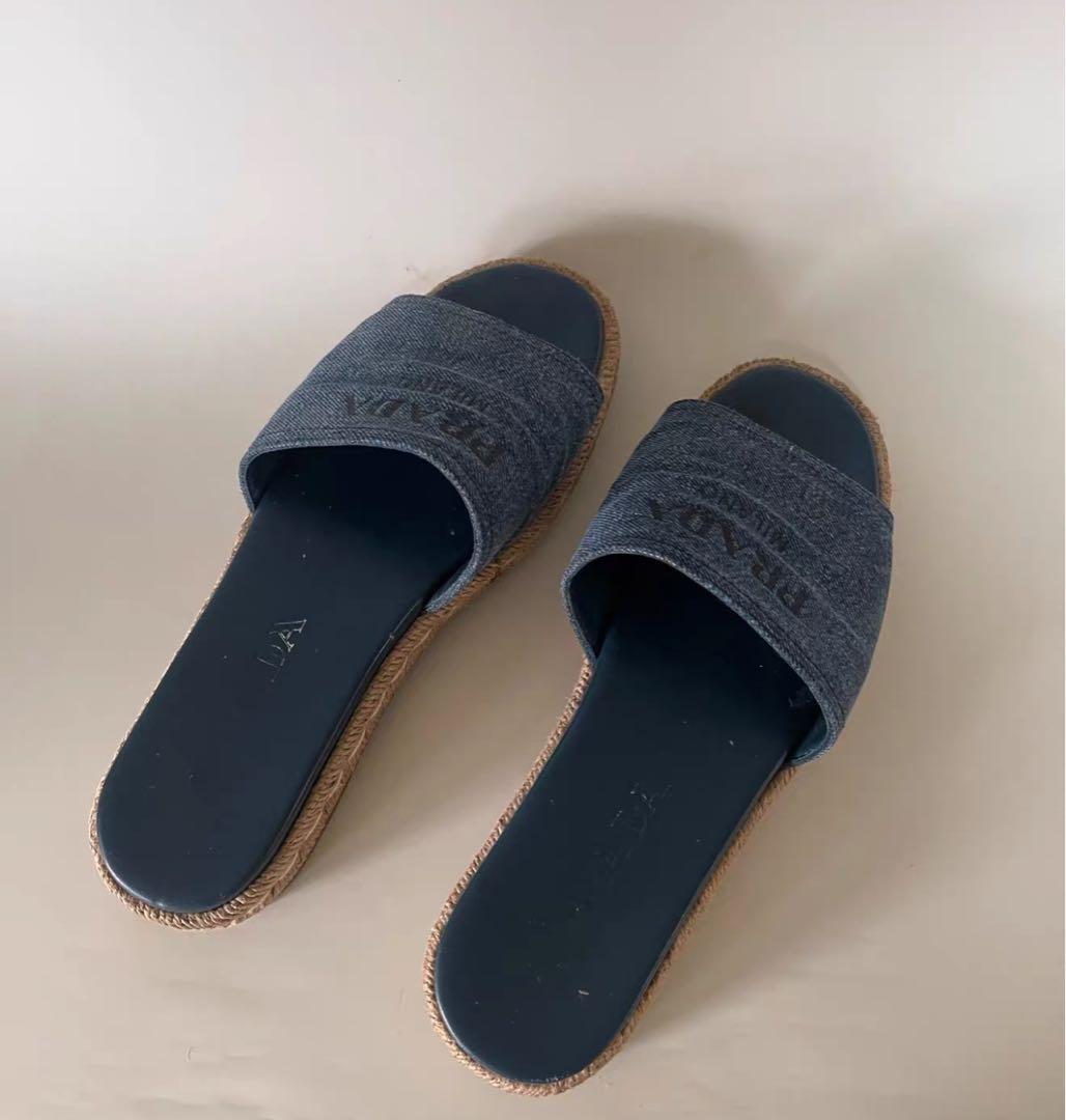 美品 プラダPRADA ダークブルー スライドサンダル