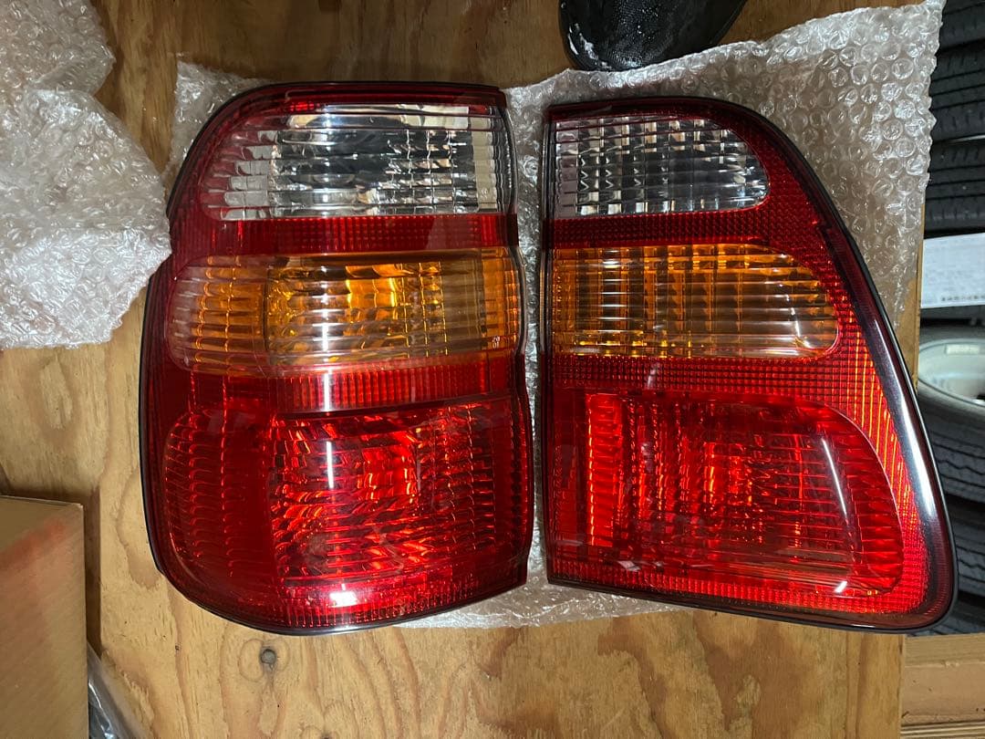 テールランプ 左右セット ランクル100 前期　内外一式