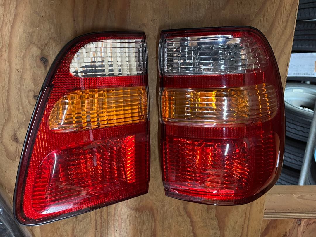 テールランプ 左右セット ランクル100 前期　内外一式