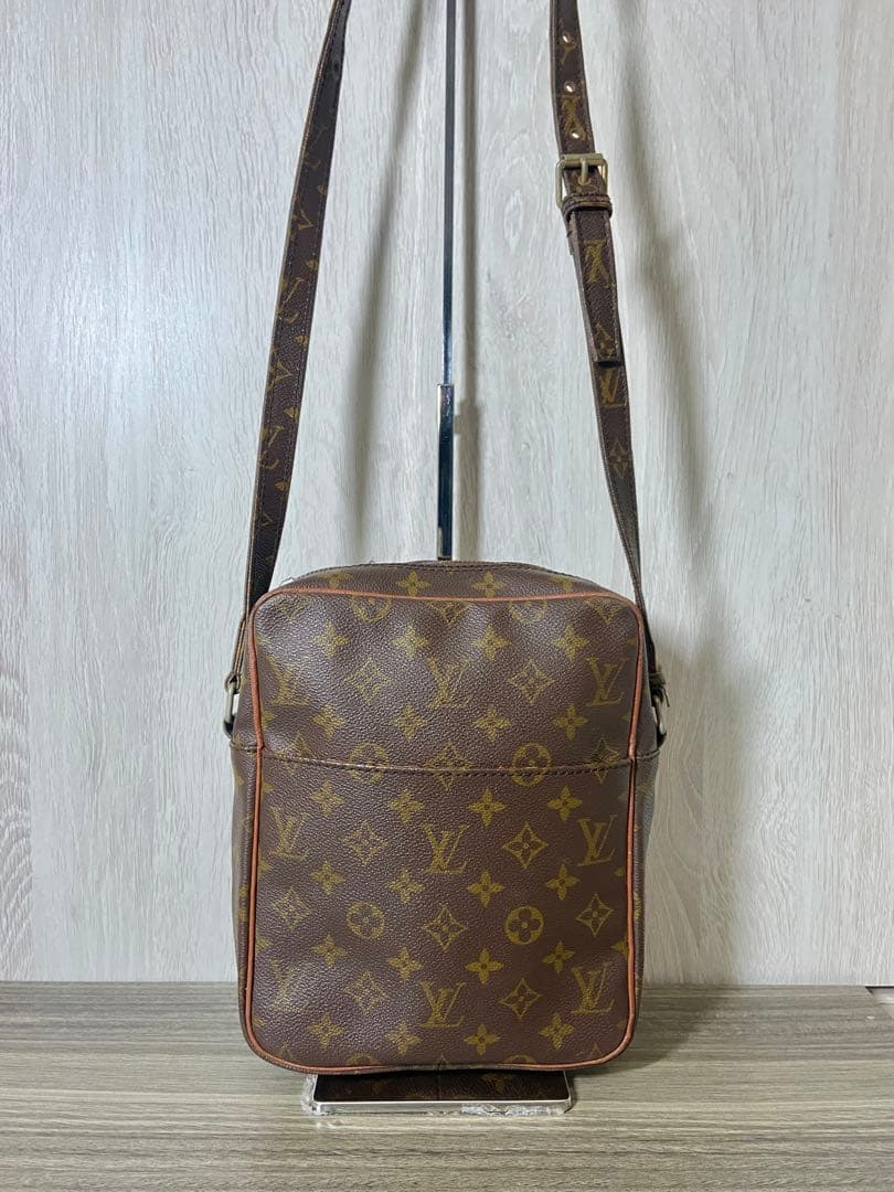 ルイヴィトン　ショルダーバッグ　モノグラム　プチマルソー　レザー　肩掛け