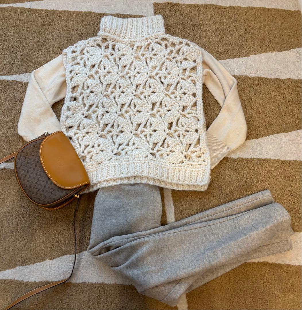 《新品タグ付》TOMORROWLAND（トゥモローランド）白ニット編みベスト