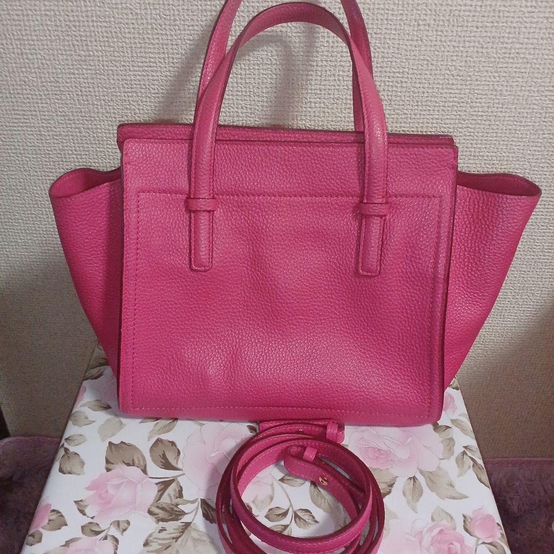 フェラガモ　可愛いピンクバック中古品です。