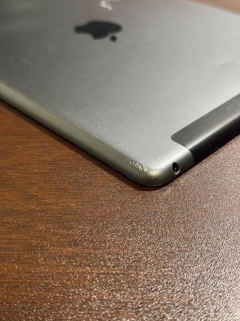 【iPad】第8世代 128GB スペースグレーWi-Fi + Cellular