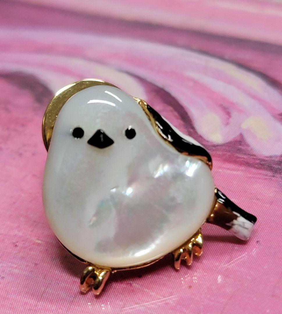 ヴァンドームブティック　 ピンブローチ　白蝶貝　シマエナガ　ブローチ