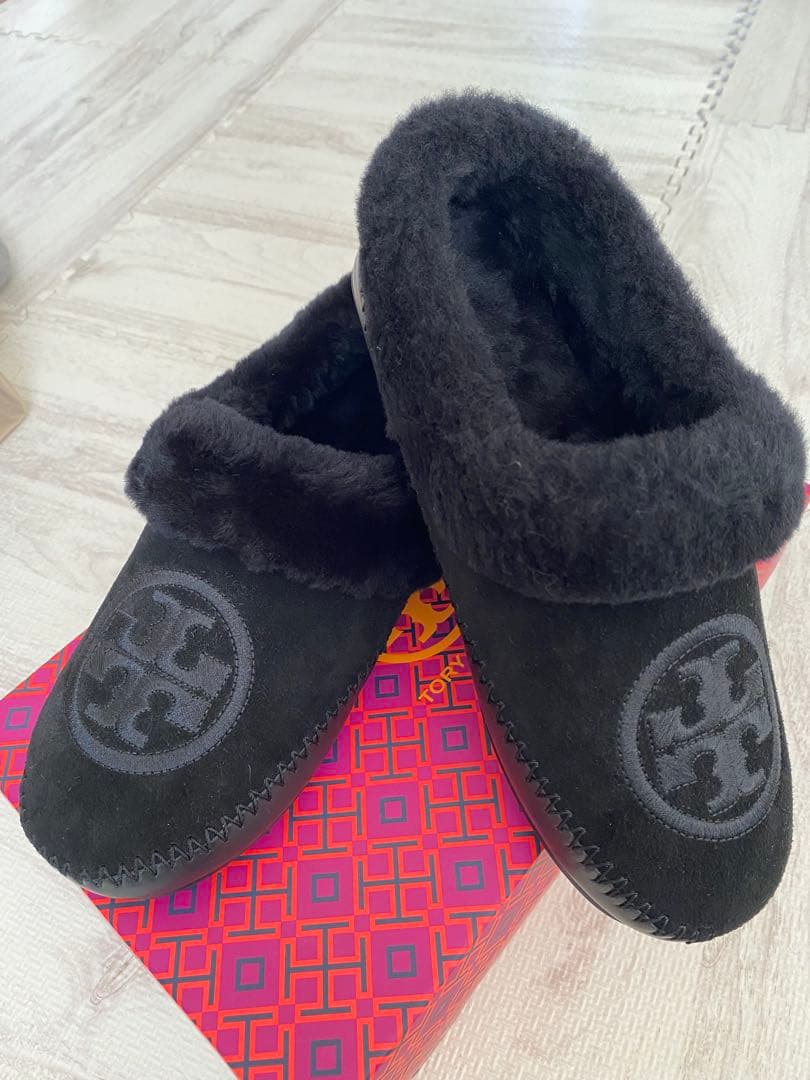 Tory Burch ブラックファー付きモカシン