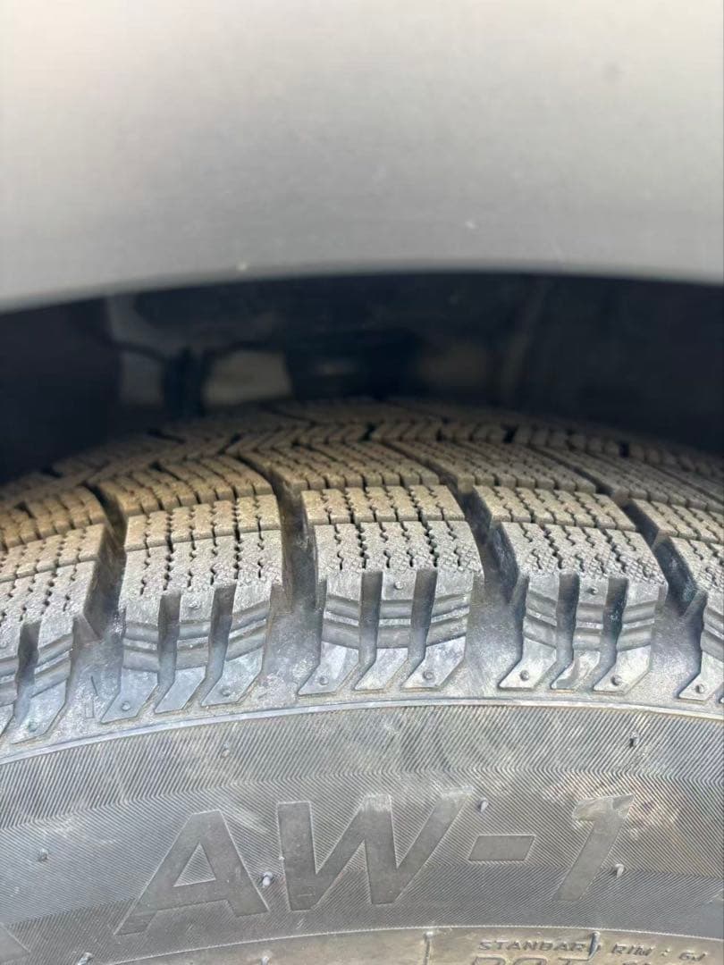 MM様プリウス195/60R17 90Qスタッドレス+ホイール4本セットナット付