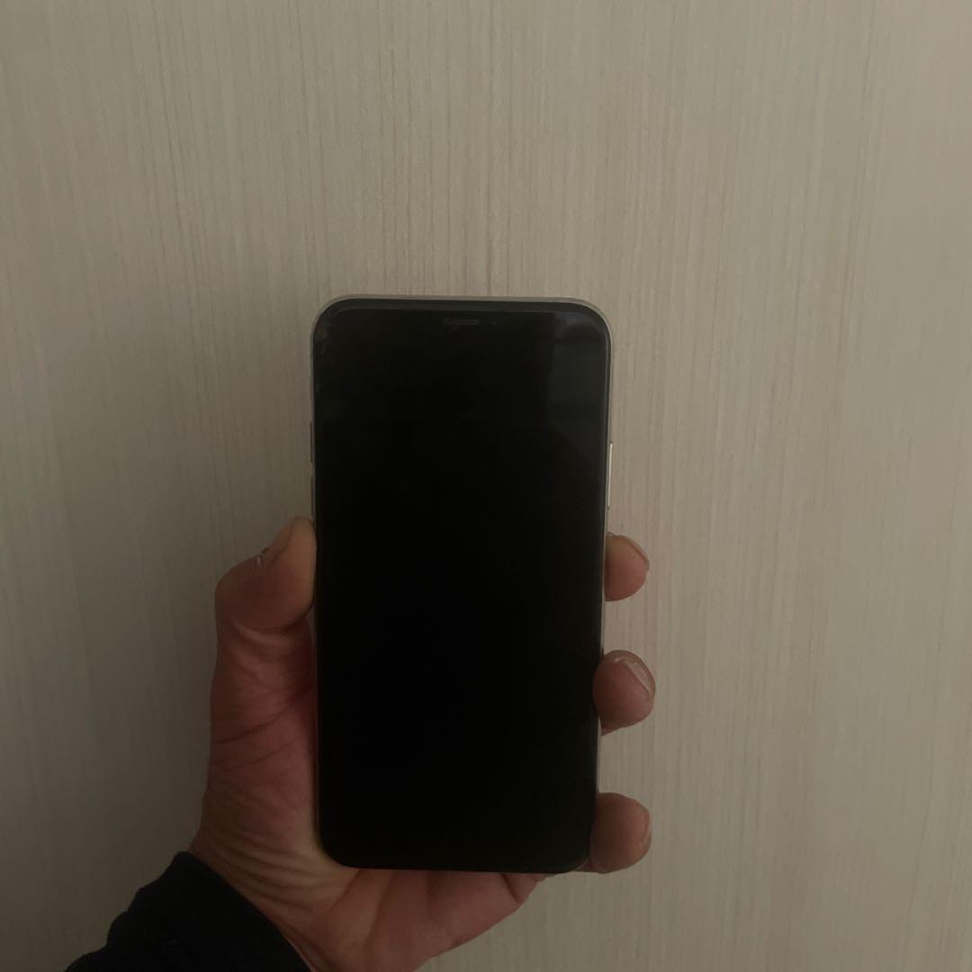 Apple iPhone XSシルバー 本体