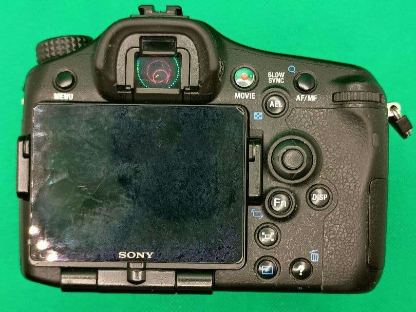 じ*ゃ様 SONY α77 SLT-A77V 高速連写ボディ バッテリー2個・充