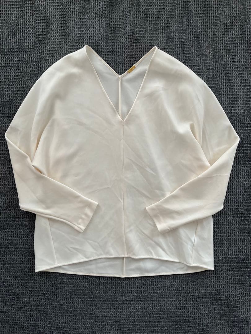 MUSE Deuxieme ClasseトリアセジョーゼットVネックプルオーバー