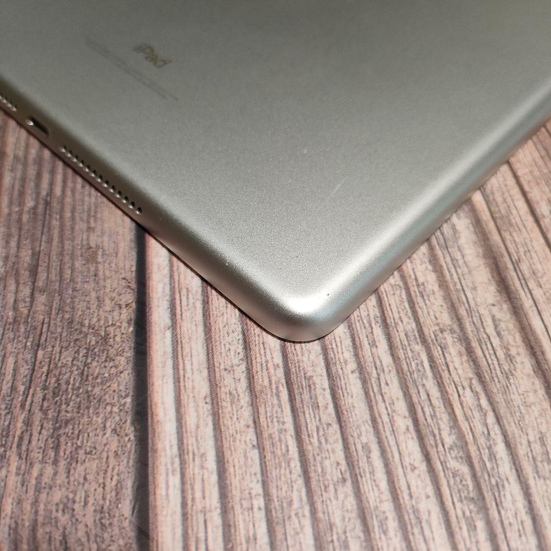 iPad 第6世代 32GB シルバー SIMフリー 美品