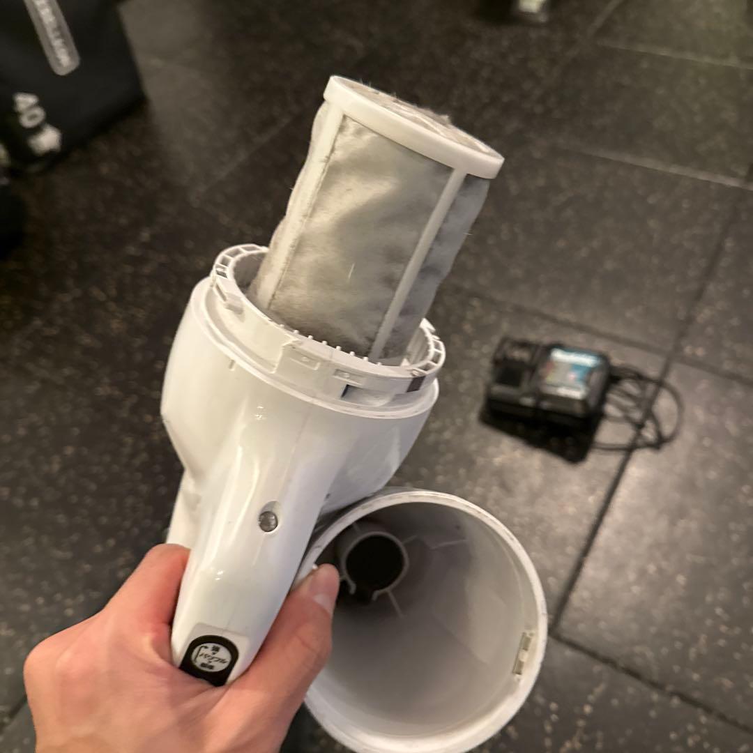 【良品】マキタ CL108FD 充電式クリーナー 掃除機 サイクロン