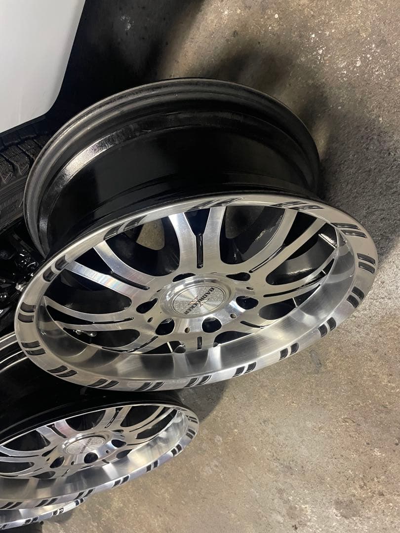 200系ハイエース6穴 139.7インチ 16インチ　6.5J +35ミリ