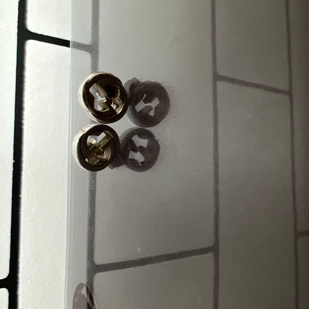 GUCCI ロゴ入り 両耳用ピアス