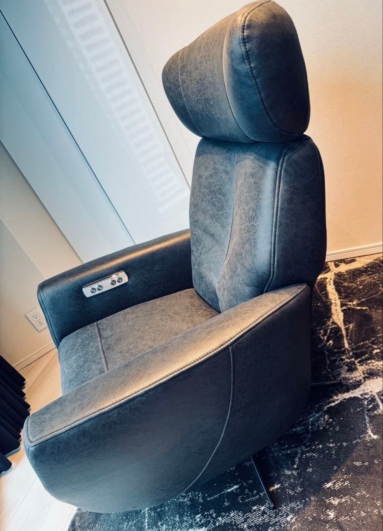 【新品未使用】【レザーテック　革】【電動リクライニングチェア】【人気カラー】