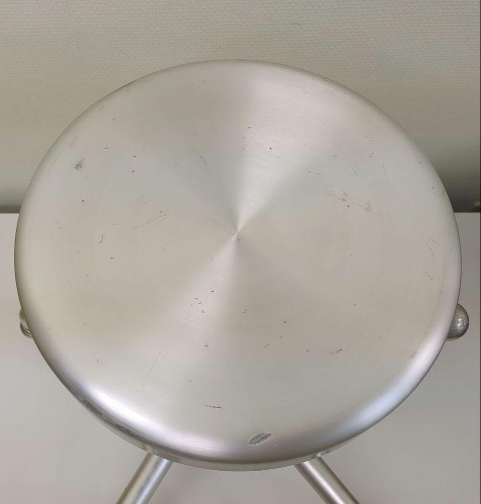 タカラベルモント アルミ Dスツール 赤キャスター