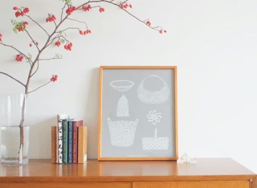 北欧、暮らしの道具店　6周年記念オリジナルポスター「北欧のかご」グレー額縁付き
