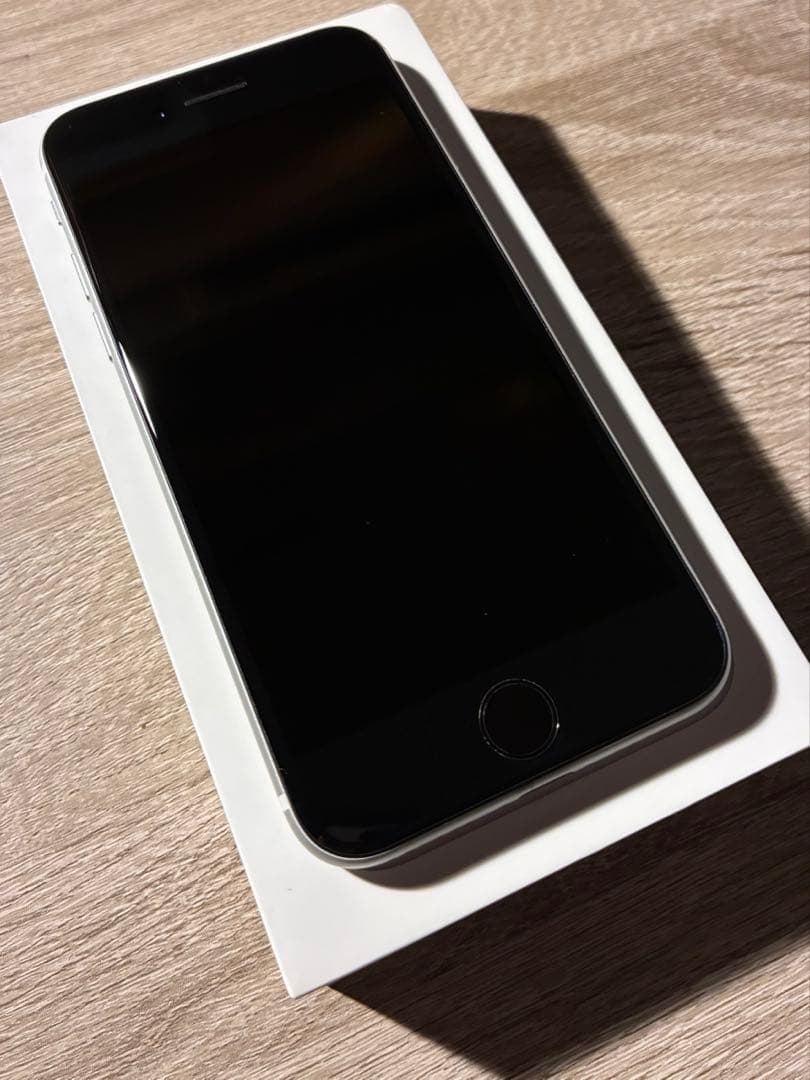 ★美品★ Apple iPhone SE 第2世代 ホワイト 64GB 本体