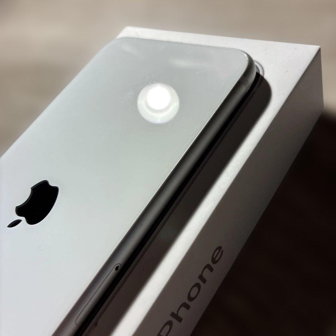 ★美品★ Apple iPhone SE 第2世代 ホワイト 64GB 本体