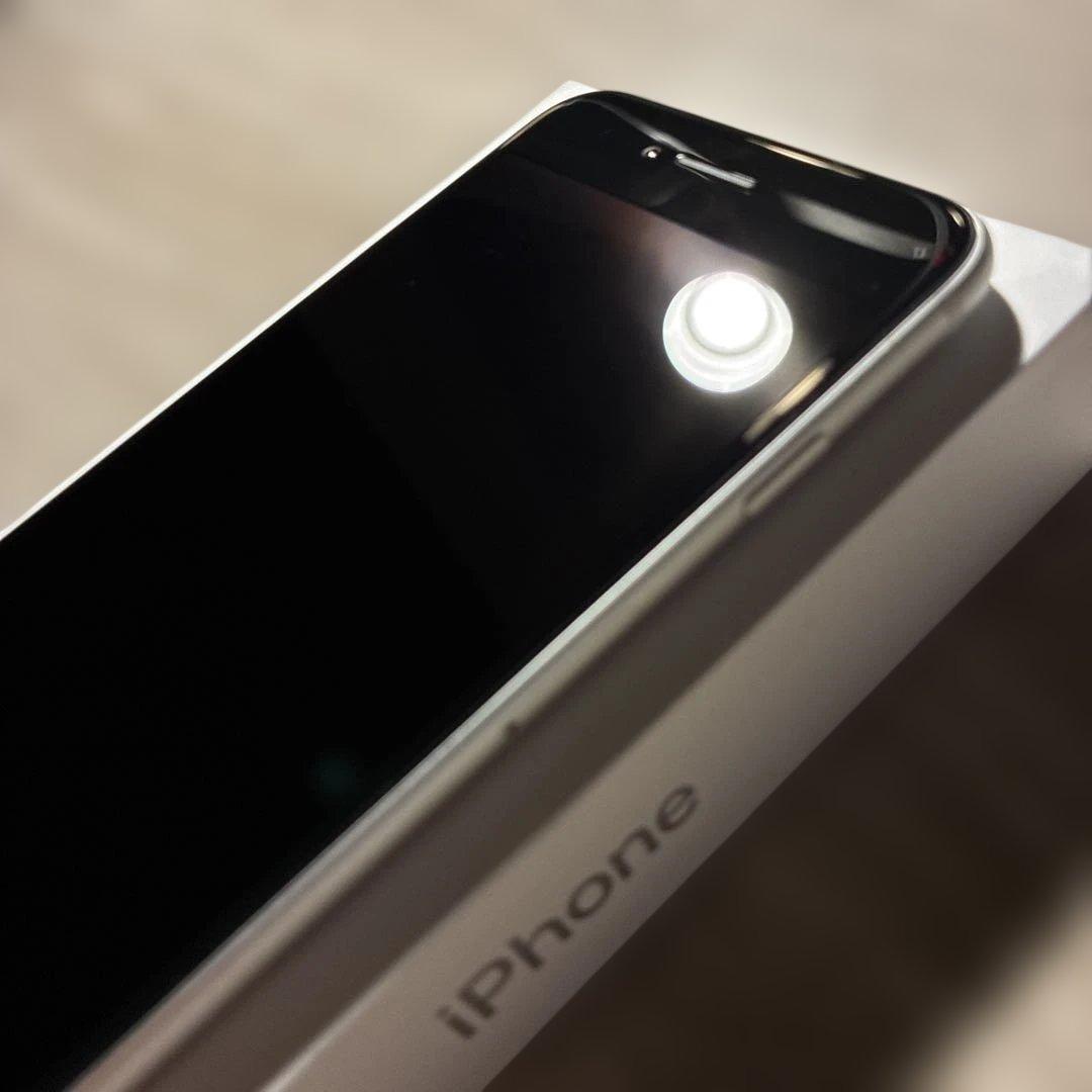 ★美品★ Apple iPhone SE 第2世代 ホワイト 64GB 本体