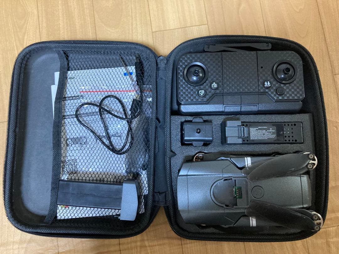 ドローン　ドローンカメラ付き　小型　ケース付き　ラジコン