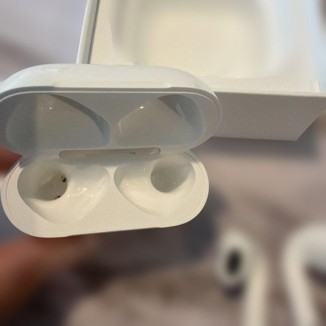 Apple AirPods 4 ANC ノイズキャンセリング