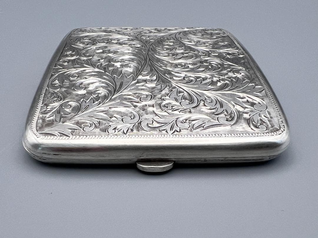 銀製　シガレットケース　唐草文　両面手彫　煙草入れ　タバコケース 　重量125g