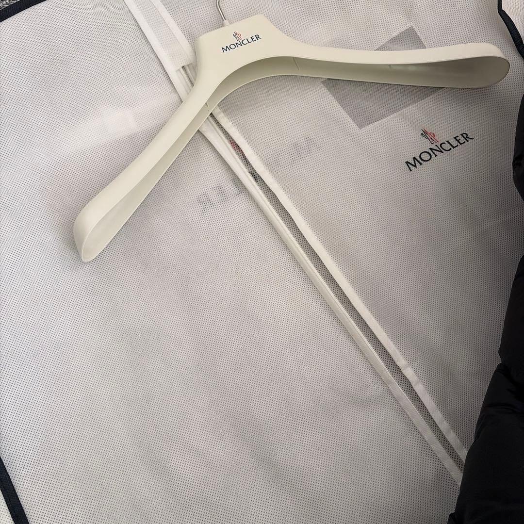 MONCLER ブラック ダウンジャケット BRAMANT