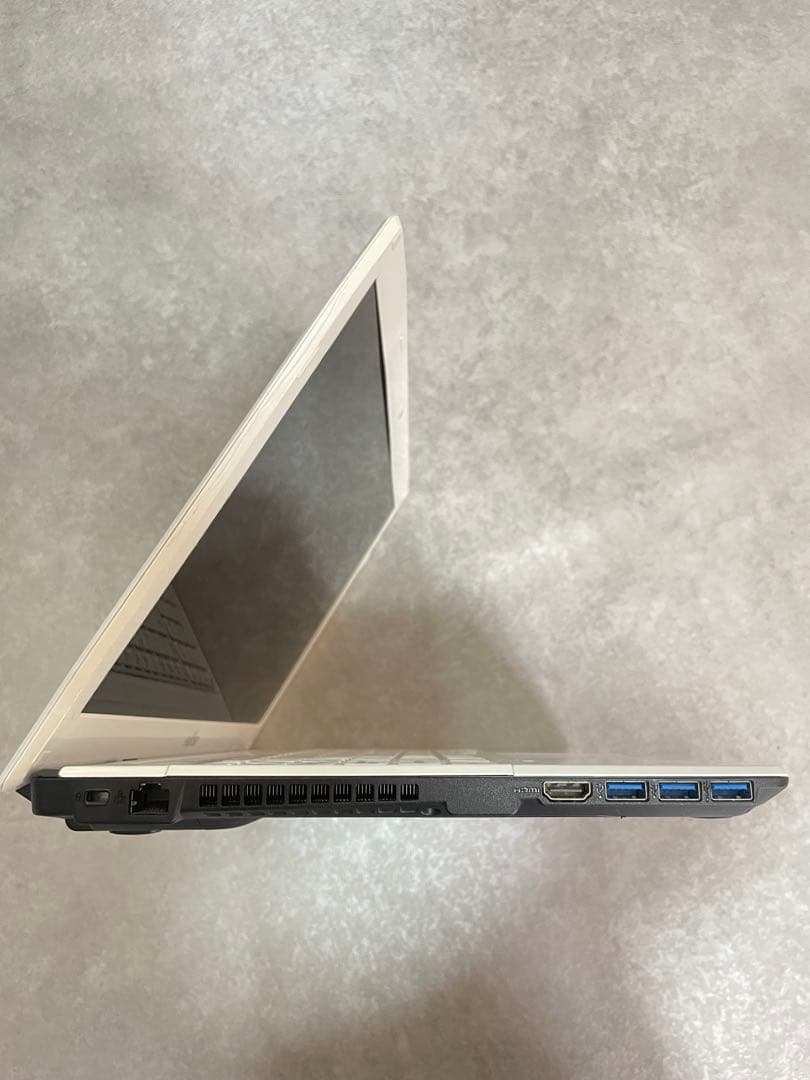 FUJITSU 富士通 ノートパソコン　15.6インチ 高性能