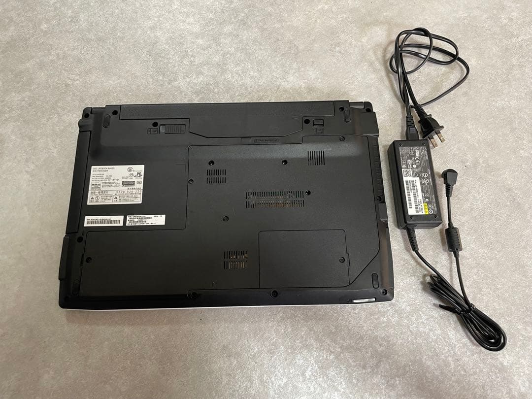 FUJITSU 富士通 ノートパソコン　15.6インチ 高性能