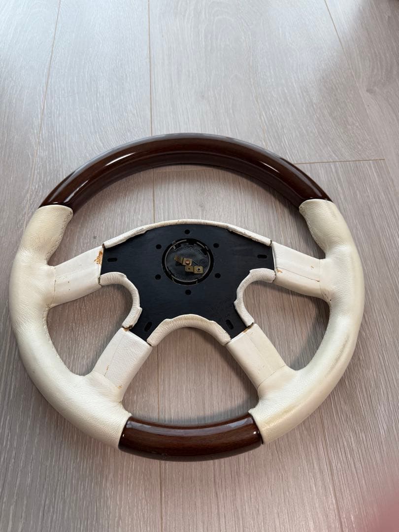 イタルボランテ　ステアリング　白レザー　茶ウッド