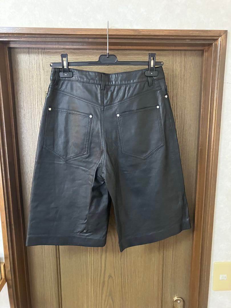 inscrire ラムレザーワイドショーツ