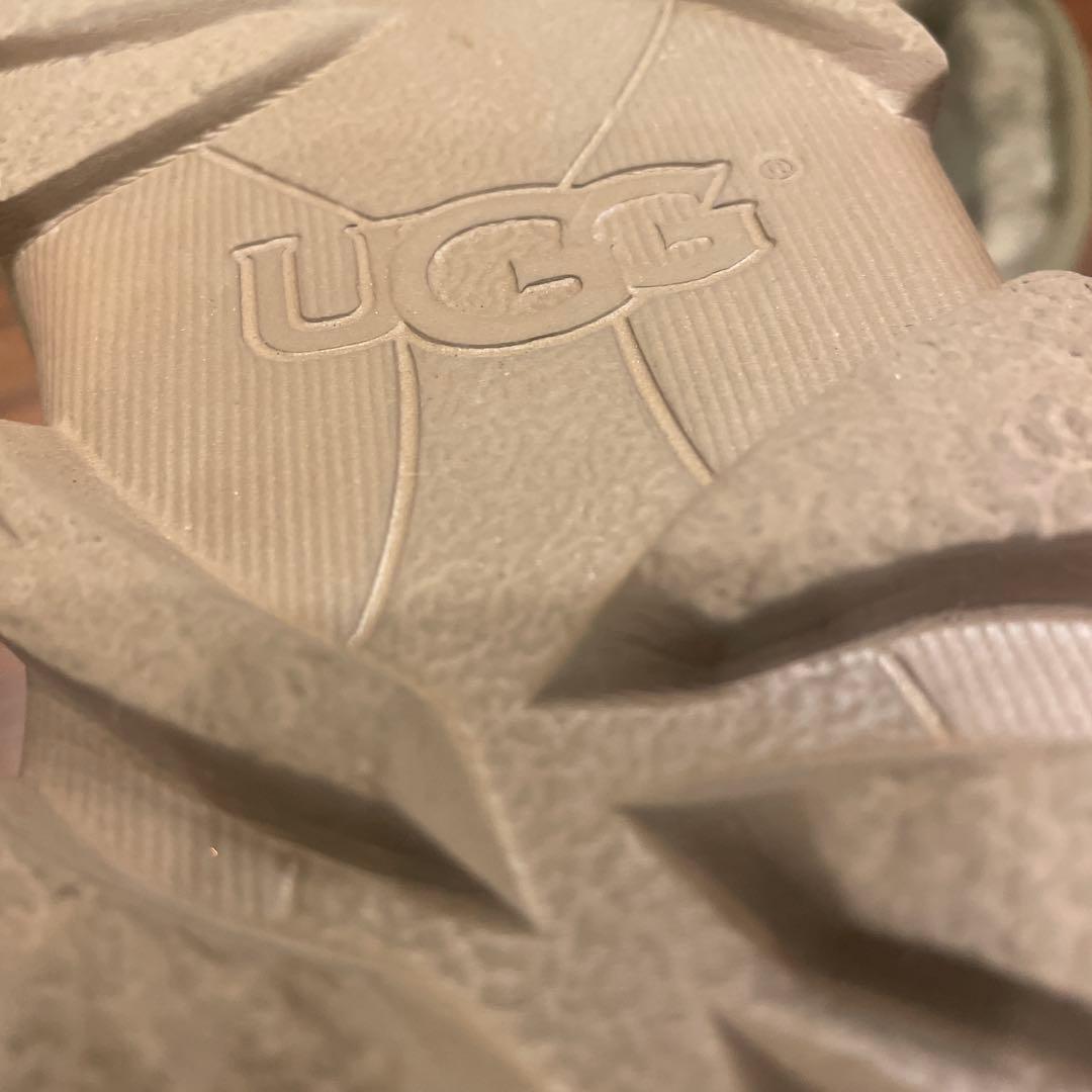新品未使用　UGG カーキ　箱無し　ショートブーツ