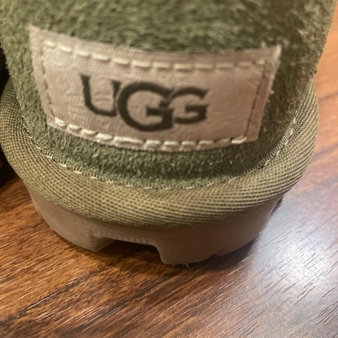 新品未使用　UGG カーキ　箱無し　ショートブーツ