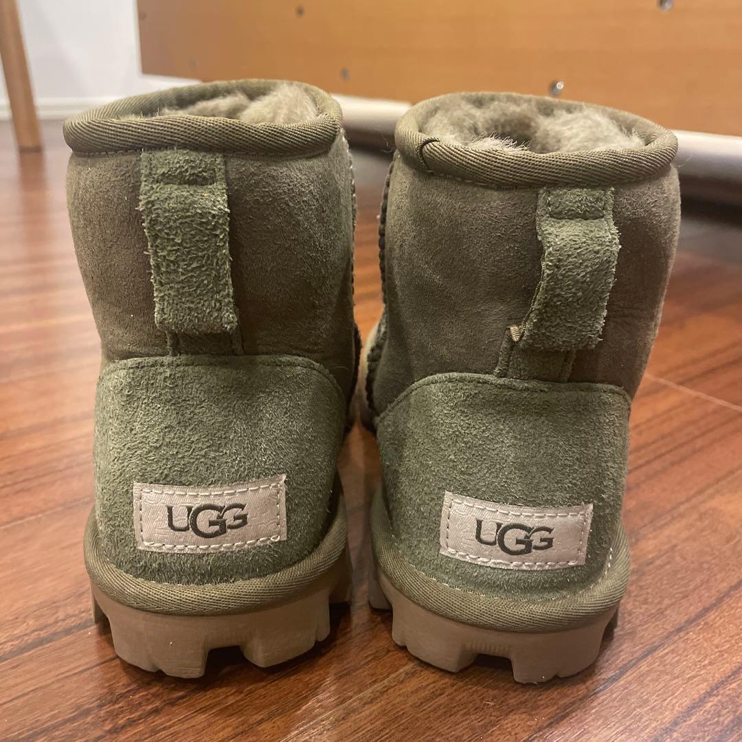新品未使用　UGG カーキ　箱無し　ショートブーツ