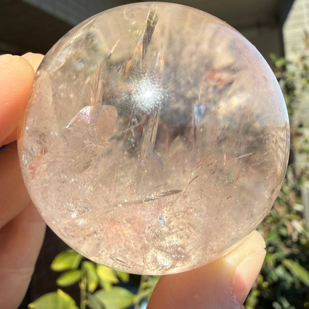 ピンクアゼツライト　スフィア　虹入り　台座付き　ピンククォーツ　49.6mm