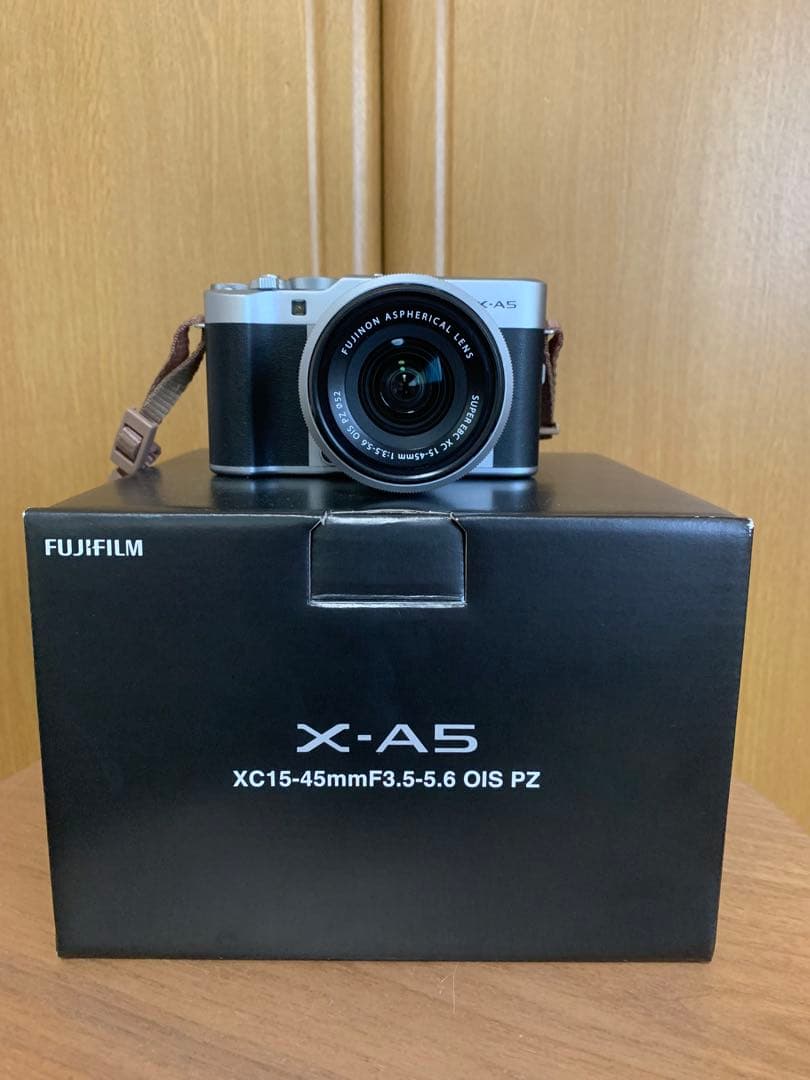 FUJIFILM X-A5 ミラーレスカメラ一眼カメラシルバー X-A5LK-S