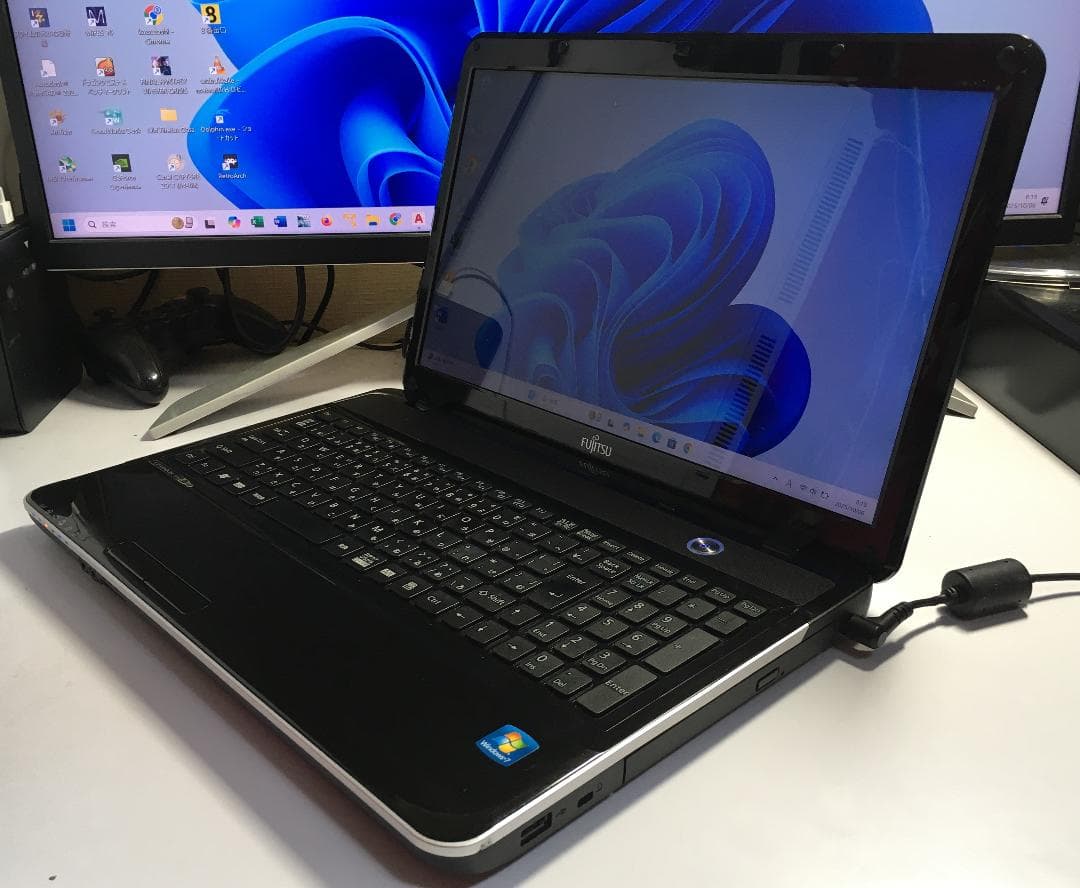 富士通FMV LIFEBOOK AH42/E Windows11