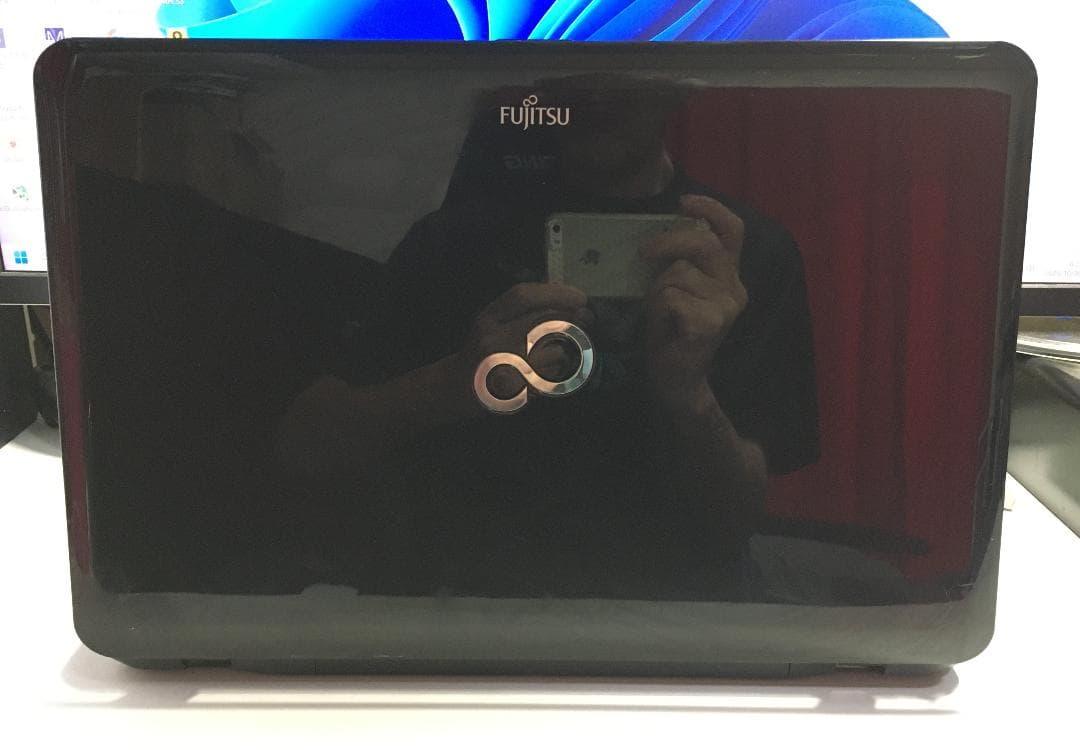 富士通FMV LIFEBOOK AH42/E Windows11