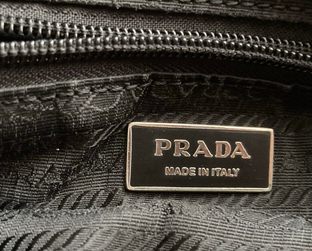 PRADA ブラックナイロン ショルダーバッグ
